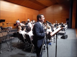 Antes del concierto Bernabé Cano, alcalde de La Nucía, intervendrá en el acto institucional del 9 d'octubre