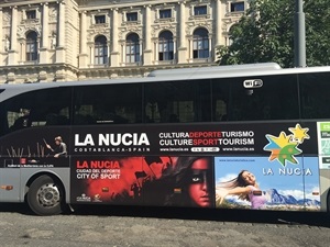 Autobús de la OJPA que ha promocionado La Nucía por Viena