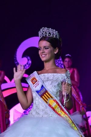 Olga Fernández Jumilla se convirtió anoche en la 46ª Reina de #LaNuciaEnFestes