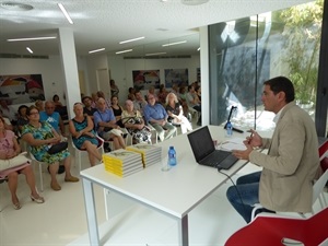 El arquitecto José Luís Campos durante su intervención