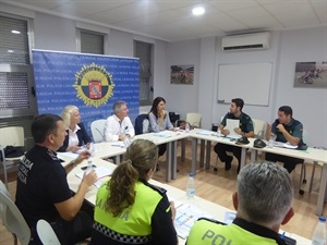 Los concejales Serafín López y Beatriz Pérez-Hickman han participado en la "Mesa de Coordinación Policial contra la Violencia de Género y Doméstica" de La Nucía