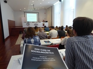 El Curs de Sociolingüística se desarrolla durante dos fines de semana en la Seu Universitària de La Nucía