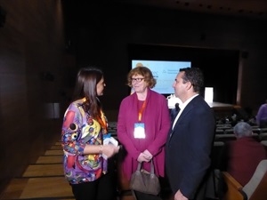 La ponente italiana Floriana Falcinelli junto a Rosabel Roig, pta. Comite Congreso y Bernabé Cano, alcalde de La Nucía