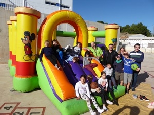 Jornada apertura Escola Nadal con la participación del alcalde de La Nucía Bernabé Cano y los ediles Esperanza Puerta y Pepe Cano