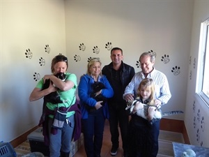 Bernabé Cano, alcalde de La Nucía, inauguró la gatera del Refugio de Animales de La Nucía