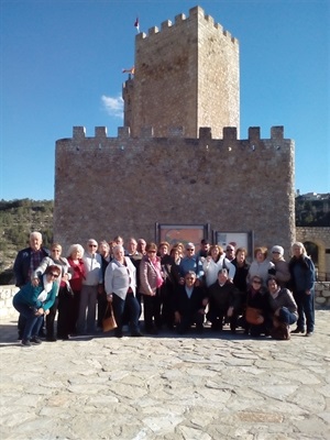 53 mayores nucieros visitaron el Castillo de Alcalá del Júcar