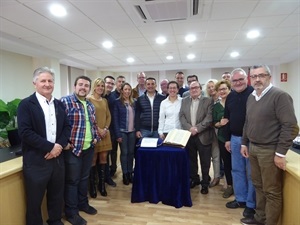 La nueva concejala Francisca Berenguer junto al resto de concejales de la corporación municipal