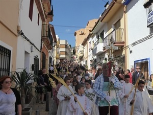 La procesión de Domingo de Ramos a su paso por el carrer Sant Rafel