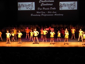 Los alumnos de la “Broadway Dance Company” en una de sus actuaciones