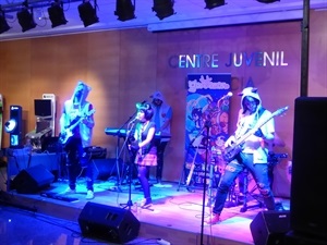 Por la noche el grupo "Gatetemon" de Elche ofreció un concierto en el Centre Juvenil