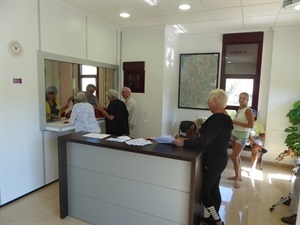 Más de 150 residentes holandeses han acudido al Consulado Móvil ubicado en La Nucía