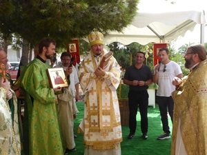 El obispo Néstor regaló dos imágenes para la futura Iglesia Ortodoxa de la Nucía