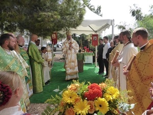 La misa se ha realizado en una parcela municipal en la calle Sorolla