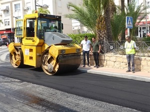 El asfaltado ha comenzado desde el cruce de la avenida de Altea con el carrer Carretera