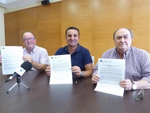 Bernabé Cano, alcalde de La Nucía, Pedro Lloret, primer teniente alcalde y Manuel Alcalá en la presentación de la propuesta.