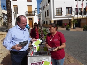 Manuel Alcalá, concejal de Limpieza Urbana y Ecoparque, vistando la Campaña @ReciclaTusAparatos