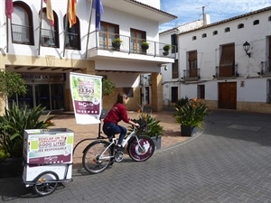 La Campaña @ReciclaTusAparatos delante del Ayuntamiento de La Nucía