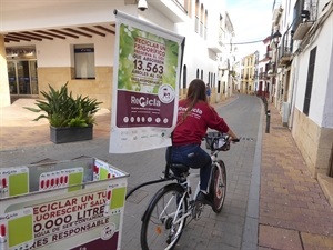 Esta campaña de concienciación sobre la importancia del reciclaje ha recorrido hoy La Nucía