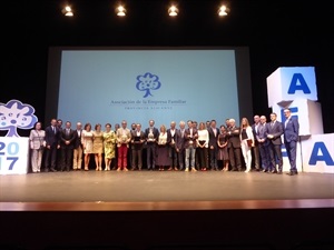Premiados y autoridades al finalizar la Gala Anual de los Premios AEFA