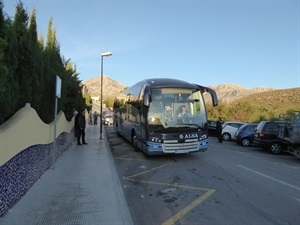 5 autobuses de transporte escolar pasan diariamente por esta parada de Montecasino