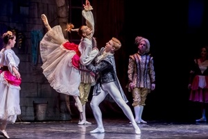 La Compañia de Ballet Clásico de Moscú cuenta con un elenco de solistas y bailarines principales rusos