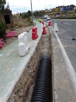 Cada 20 metros la tubería contará con un imbornal, para ayudar a evacuar el agua de lluvia de la carretera
