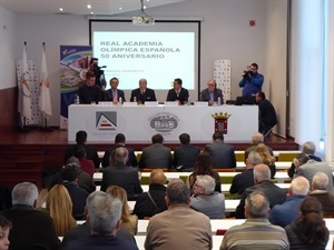 Apertura del Congreso presidida por Conrado Durántez, pte. Academia Olímpica y Bernabé Cano, alcalde de La Nucía