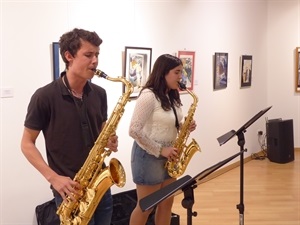 Los jóvenes saxofonistas Júlia Morales y Jack Duggan