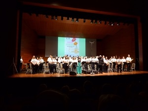 La Unió Musical La Nucía al final del concierto