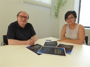 Pedro Lloret, concejal de Seu Universitària, y Verónica Marín, coordinadora del Simposio, durante una visita del edil.