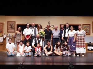 La representación teatral fue organizada por els Majorals 2018 la Penya els Grillats en colaboración con colaboración con las concejalías de Cultura y Fiestas del Ayuntamiento de La Nucía