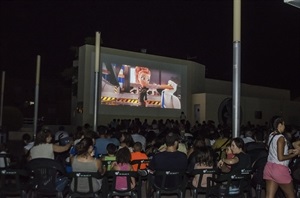 El Ciclo de Cine Estival reúne a centenares de personas cada jueves