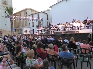El concert d'aniversari de la UM La Nucía se celebra cada año en la plaça Major