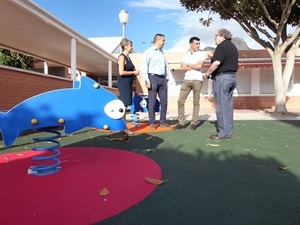 El Ayuntamiento ha renovado el caucho del patio de infantil del Colegio Sant Rafel