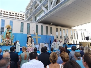 En el acto también se realizó la bendición de la nueva imagen de Sant Vicent de la iglesia de Sant Jaume de Benidorm
