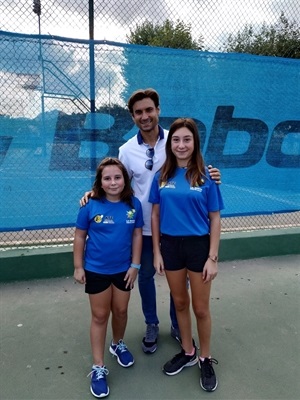 Los alumnos de la Academia de Tenis Ferrer de La Nucía conocieron a David Ferrer