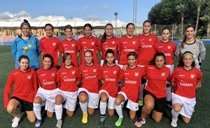 Equipo del C.F. La Nucía femenino en su debut liguero