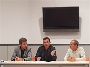 La reunión fue presidida por Cándido Gil, pte. Resid. Varero, administrador de la urbanización y Bernabé Cano, alcalde La Nucía