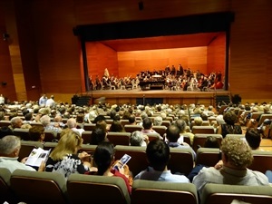 La orquesta Sinfónica La Paz volvió a llenar todas las butacas de l'Auditori de La Nucía