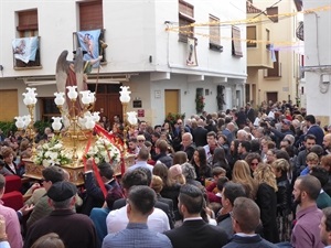 La procesión de Sant Rafel congrega cientos de personas cada año