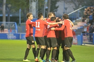 El CF La Nucía celebra su nueva victoria frente al Jove Español