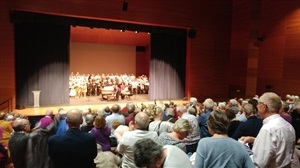 Más de 400 personas ovacionaron este concierto solidario.