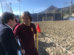 Ramiro Amarelle junto a Bernabé Cano, alcalde de La Nucía, en la Ciutat Esportiva Camilo Cano
