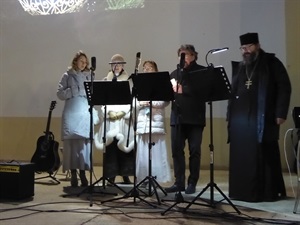 El Coro de la Iglesia Ortodoxa Cristiana participó en este acto en la plaça dels Músics