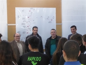 Alfonso González, jefe de servicio de Aqualia ha guiado la visita a la que han asistido el concejal Pedro Lloret y Miguel A. Ivorra, concejal de Aguas