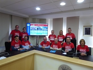 Los concejales del PP fueron al pleno con camisetas reivindicativas para recalmar a la "Generalitat la construcción ya del Tercer Colegio y Segundo Instituto"
