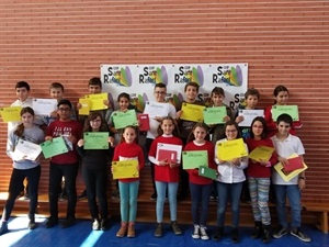 Estudiantes ganadores del "Premi Sambori" del Colegio Sant Rafel