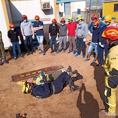Estudiantes noruegos "practican" en el Campo de Perros de Rescate de La Nucía