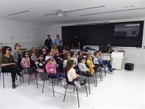 Los alumnos de Infantil de 5 años del Colegio Sant Rafel estrenaron la nueva "Sala 3D"