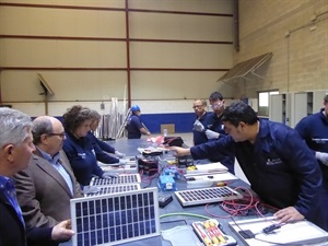 El curso de Técnico en Montaje de Energía Solar se desarrolla en las aulas y talleres ubicados en el Almacén Municipal